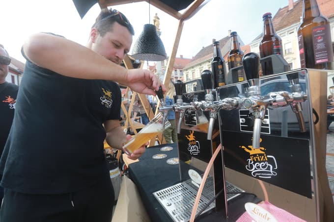 (FOTO) Praznik pivoljubcev na Glavnem trgu