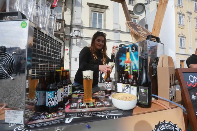 (FOTO) Praznik pivoljubcev na Glavnem trgu