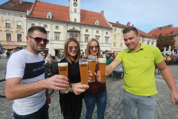 (FOTO) Praznik pivoljubcev na Glavnem trgu