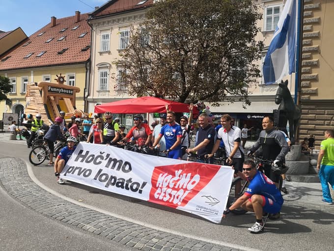 Kolesarjenje za tretjo razvojno os