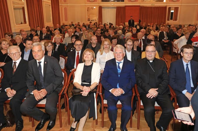 (FOTO) Najvišja čast Erihu Tetičkoviču