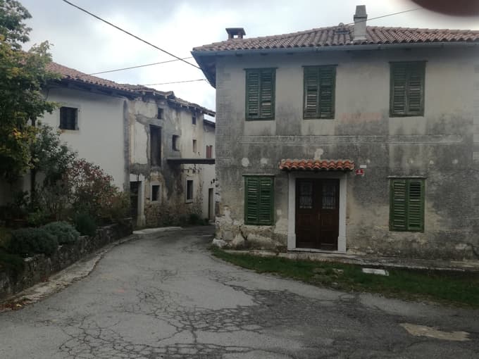 V kraško vasico Pedrovo nad Branikom pridejo tisti, ki želijo najti mir.