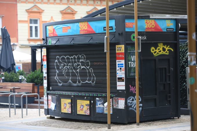 Kiosk v Vetrinjski ulici so zaprli že poleti, zdaj so ga že tudi odstranili.
