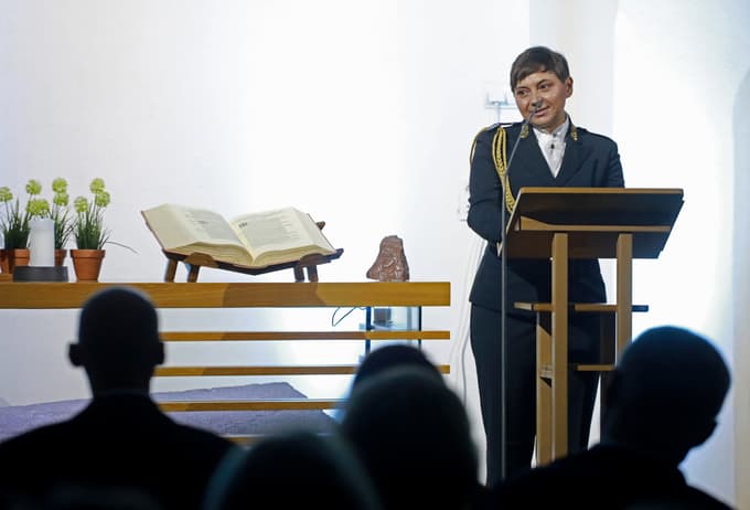 Vladimira Violeta Mesarič kot slavnostna govornica v cerkvi,
kjer že 20 let opravlja bogoslužja