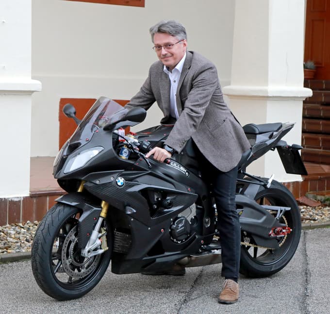 Tudi kot škof se bo Novak z veseljem zapeljal s svojim jeklenim konjičkom.