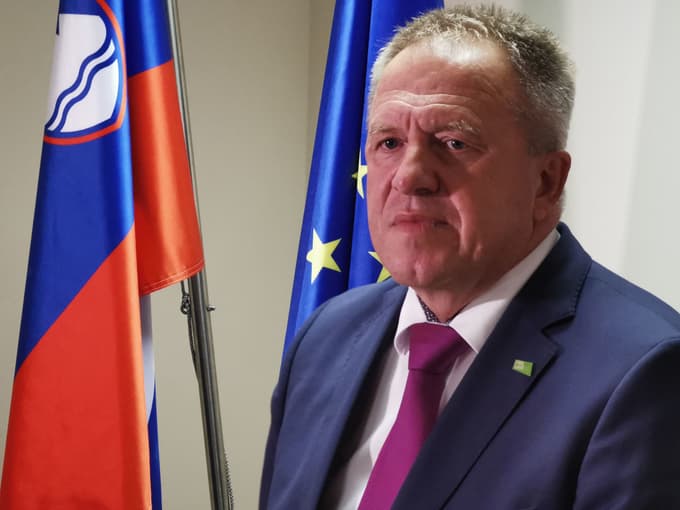 Kdo je morebitni partner, s katerim bi država po stečaju Adrie Airways ustanovila novega letalskega prevoznika, minister ni razkril.