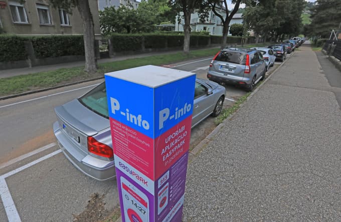 Uporabnike pozivajo, da zaradi lažje in enostavnejše uporabe koristijo mobilno aplikacijo za plačevanje parkiranja EasyPark.