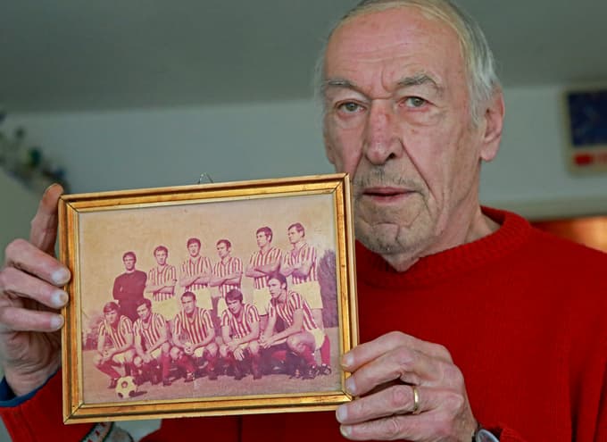 Fotografija enajsterice Crvene zvezde, na kateri je tudi Milan Arnejčič 