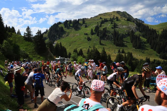 (FOTO) Še en izjemen spopad! Vingegaard proti Pogačarju pridobil sekundo