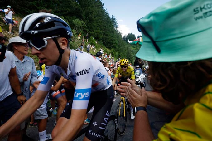 (FOTO) Še en izjemen spopad! Vingegaard proti Pogačarju pridobil sekundo