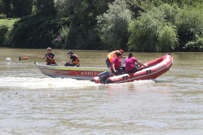 Vroče gasilsko tekmovanje in Nemir ob Dravi v Dvorjanah