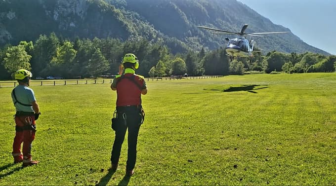 (FOTO) Težek dan v slovenskih gorah, zgodilo se je pet nesreč, ena oseba je umrla 