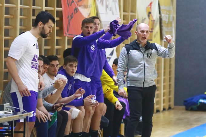 Sestaviti morajo močnejšo in dražjo zasedbo, a še ni znano, ali z Davorjem Rokavcem kot trenerjem.