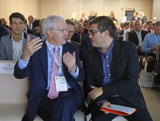 Izvedenec za energetske transformacije Graham Weale in Matija Stepišnilk v živahni izmenjavi mnenj.