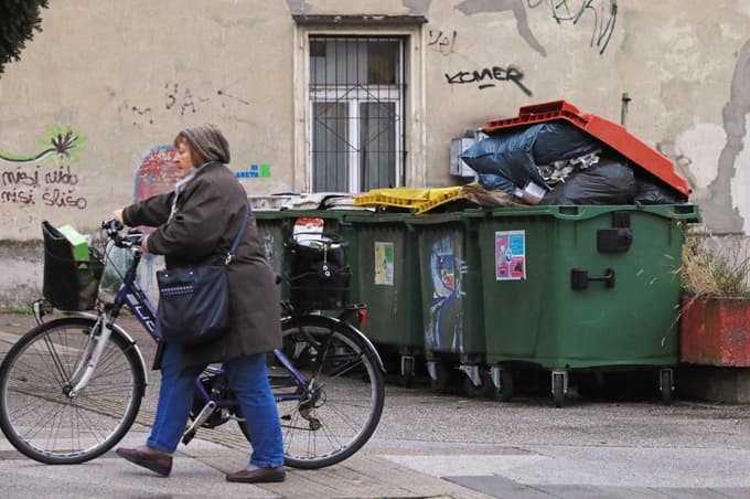 Zbiranja in odvoz odpadkov nemoteno in po urniku odvoza.