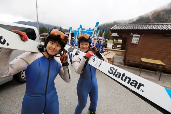 Dekleta so v svojih olimpijskih sanjah simpatična, razigrana.