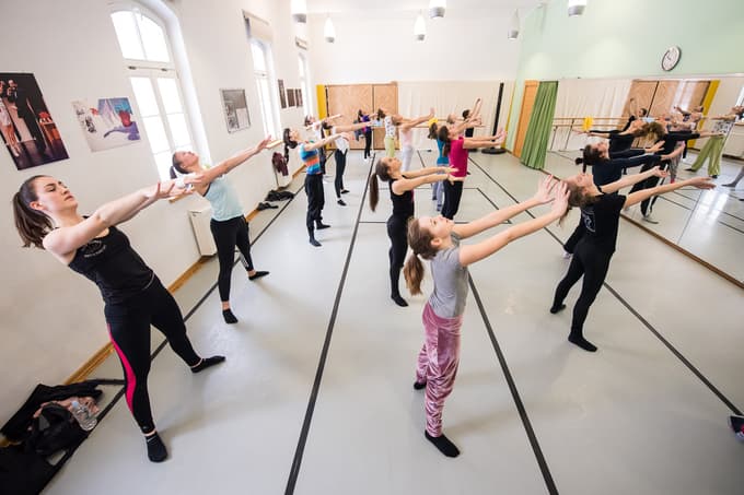 Dolga let je poučevala na Zimski plesni šoli v Mariboru.