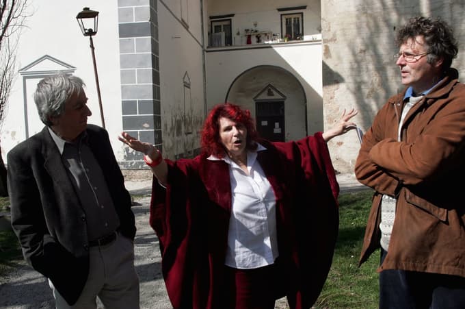 Direktor Pokrajinskega muzeja Ptuj Aleš Arih, Sara Memić in arheolog Ivan Žižek