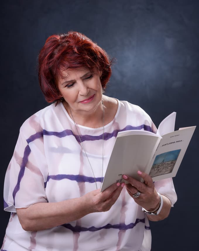 Sara Memić je napisala že dve pesniški zbirki, denar od prodaje je namenila v dobrodelne namene.