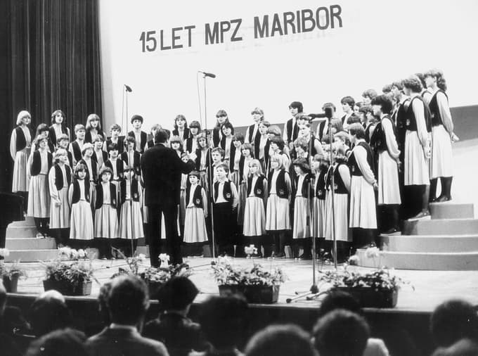 15 let Mladinskega pevskega zbora Maribor 