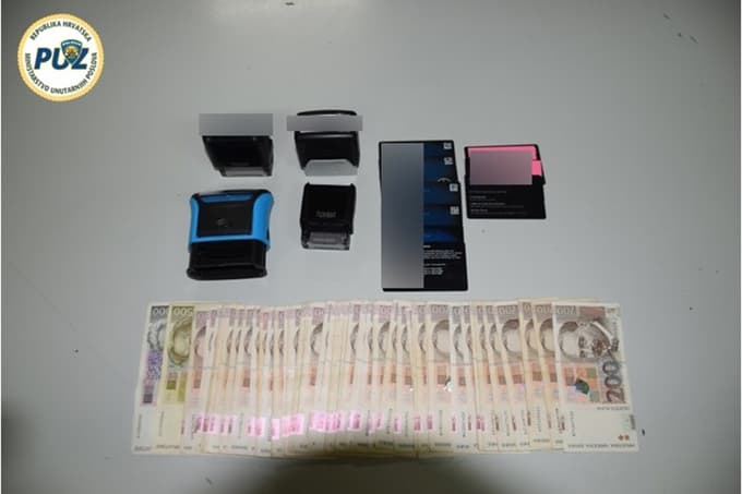 Luksuzni avtomobili na davčnem vrtiljaku. Domnevno kriminalno združbo naj bi vodila slovenska državljana