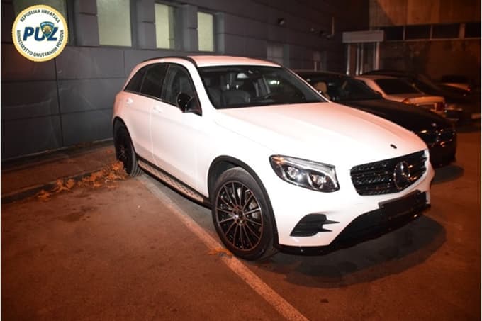 Luksuzni avtomobili na davčnem vrtiljaku. Domnevno kriminalno združbo naj bi vodila slovenska državljana