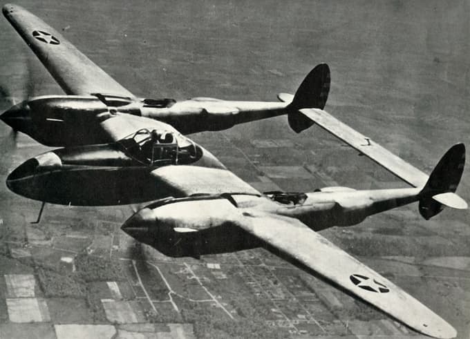 Lockheed Lightning, ameriški lovec iz druge svetovne vojne. Ta tip letala je bil vpleten v niški incident.