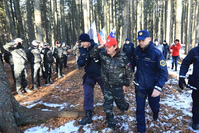 (FOTO) Andreja Šiška policija prijela na spominski slovesnosti na Osankarici