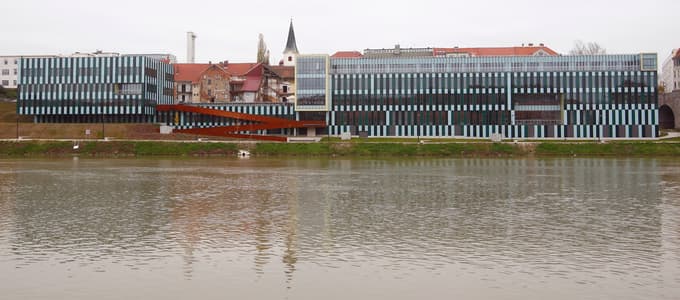 Medicinska fakulteta v Mariboru ima letos 15 let, izobrazila je že 800 zdravnikov. 