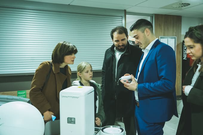 Mlad podjetnik Matic Apat razvija inovativno prenosno sušilno-hladilno kletko za pse in mačke.