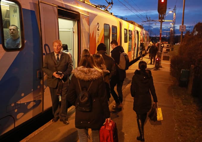 Vsi jutranji vlaki proti Mariboru so precej polni.