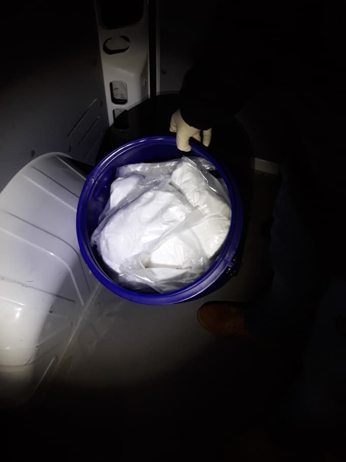 (FOTO) Podrobnosti razbitja narko kartela: Mamilarsko združbo vodil iz vikend zapora