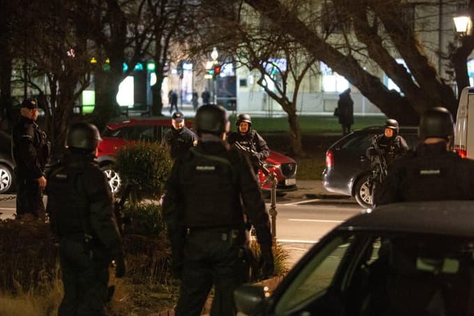 (FOTO) Podrobnosti razbitja narko kartela: Mamilarsko združbo vodil iz vikend zapora