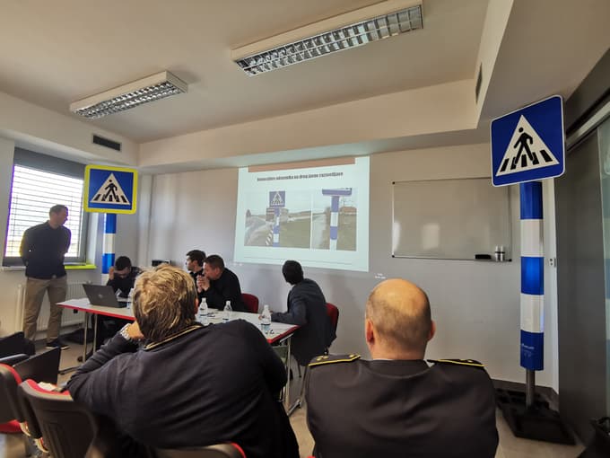 Okrogla miza o prehodih za pešce.