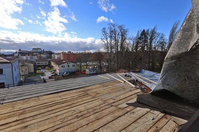 Streha na ptujski bolnišnici