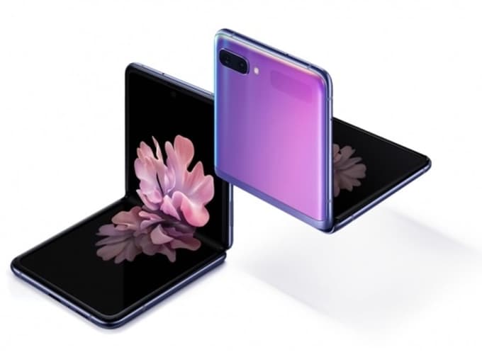 (FOTO) Kozmetično ogledalo ali ... Prepogljivi Galaxy Z Flip v osnovi povsem drugačen od Folda