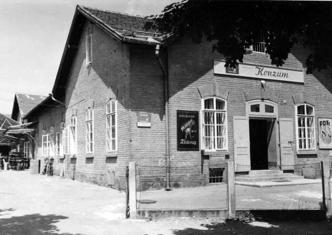 Trgovina s prehrano v tovarniškem kompleksu 