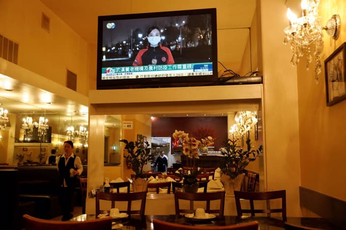 (POGLED) Covid-19 in drugi virusi sodobne družbe