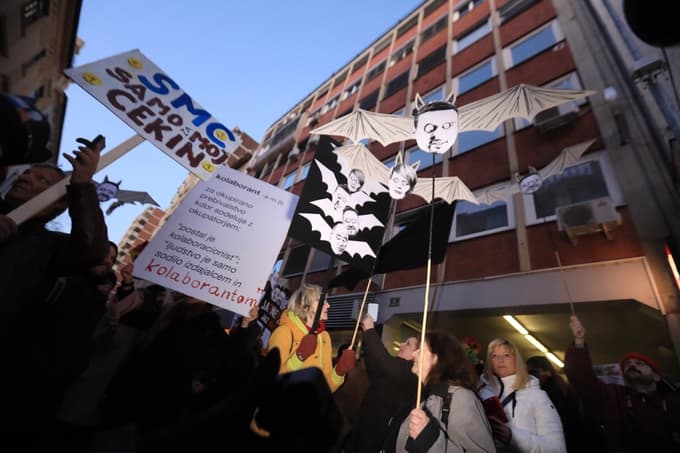 (FOTO) Več kot tisoč ljudi na shodu Proti koaliciji sovraštva, stranka SMC jim odgovarja, da ni pravi naslov za očitke