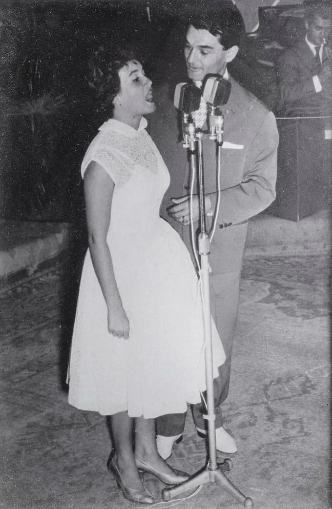 V duetu z Ivom Robićem je zapela pesem, ki je je zaznamovala vso njeno kariero.