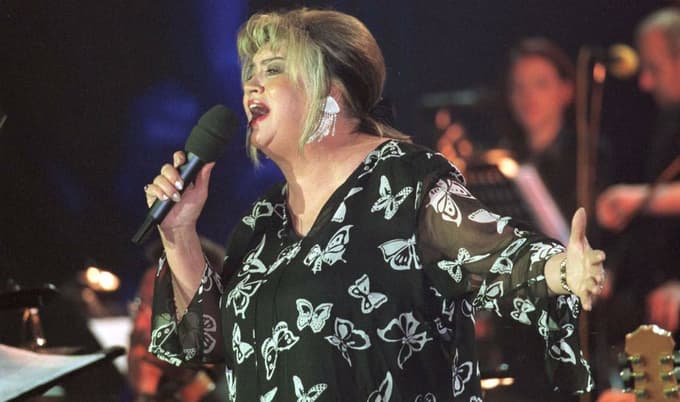 Od festivalskih odrov se je poslovila leta 1989 v Zagrebu s pesmijo s simbolnim naslovom Odrasla je djevojčica mala (Majhna deklica je odrasla).