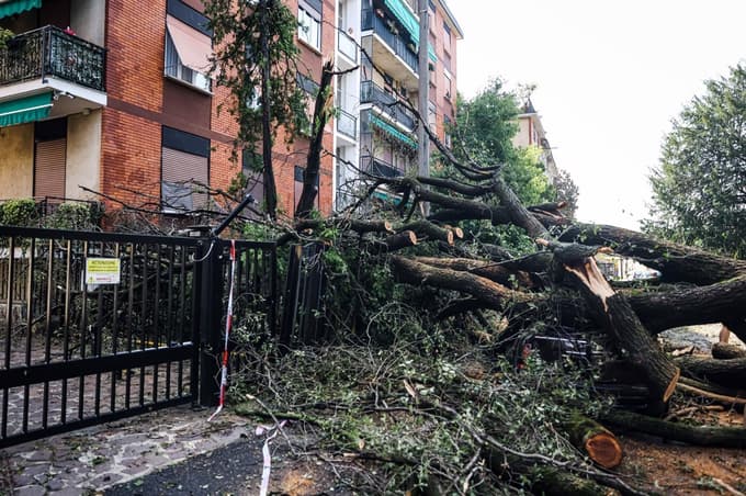 (FOTO) Pekel, apokalipsa: Sever Italije ponoči zajela silovita nevihta, še prej v naši bližini padala rekordna toča
