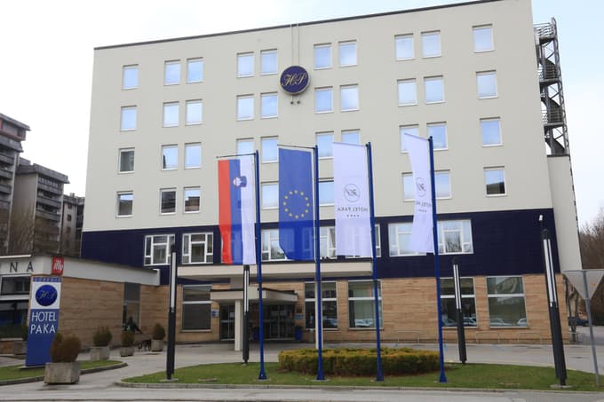 (SPREMLJAMO) Po prvomajskih praznikih bi se dijaki 4. letnikov lahko predčasno vrnili v šole za priprave na maturo