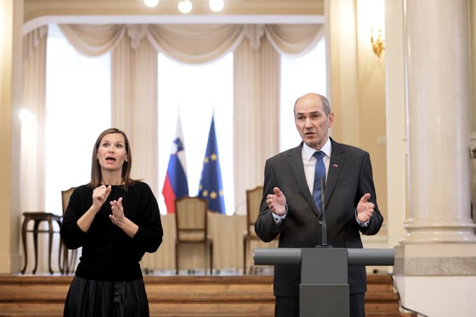 (SPREMLJAMO) V Sloveniji potrjenih 632 okužb in devet smrti, med kritično bolnimi tudi mlajši, sicer zdravi ljudje