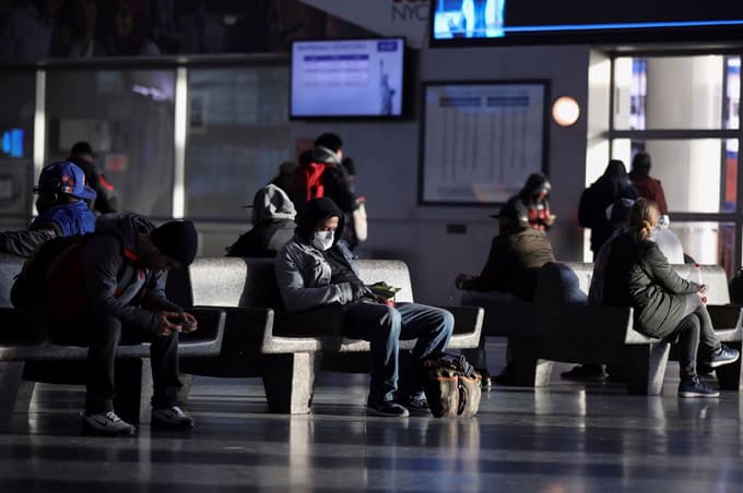 (SVET) V Italiji več kot 900 žrtev v 24 urah, v ZDA več kot 100 tisoč okuženih
