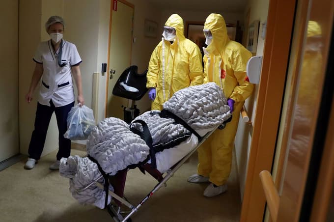 (SVET) V Veliki Britaniji več kot 15.000 mrtvih zaradi covida-19, na Hrvaškem do 4. maja podaljšujejo ukrepe za zajezitev koronavirusa