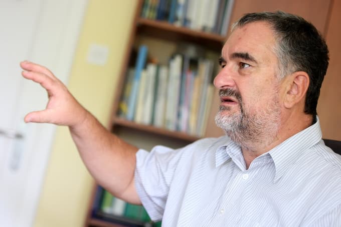 Emil Erjavec: "To je bolj socialni ukrep, namenjen potrošnikom. Pomembno je, da stopnjo DDV uskladimo z državami v soseščini."