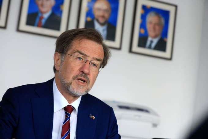 Lojze Peterle: "Ne spuščajmo v politično areno virusov, ki ne bogatijo naše medsebojnosti, sožitja in sodelovanja. Potegnimo nauk iz slovenske, evropske in globalne krize ter z visoko politično kulturo združimo ustvarjalne sile."