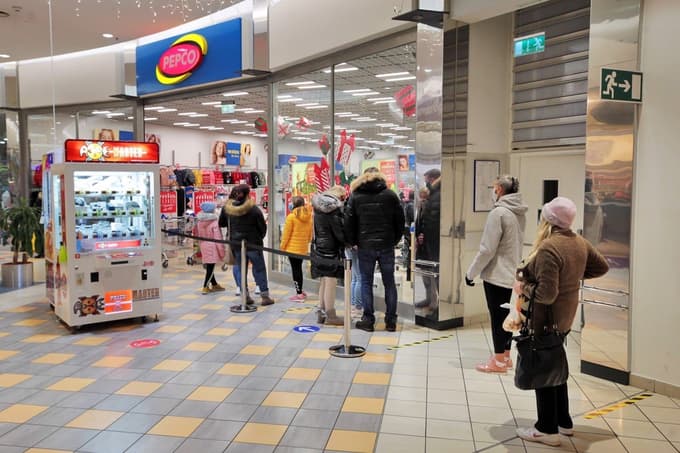 Po navedbah analitikov se podjetje zdaj vrača k bolj zadržani strategiji – ohraniti želijo le trgovine, ki poslujejo pozitivno, in postopno izboljšati logistiko ter nabavno verigo.