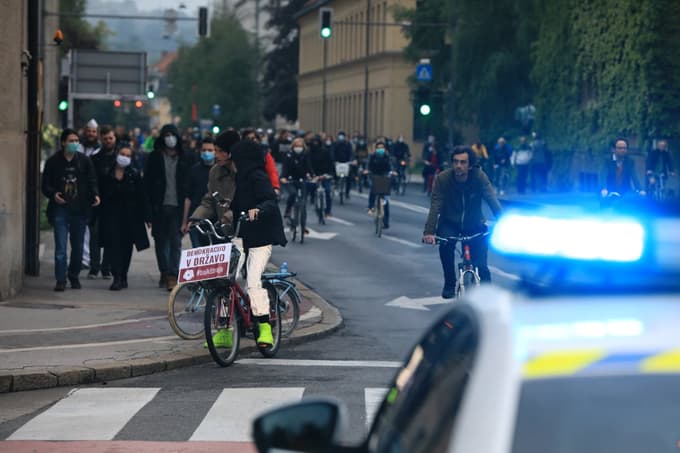 (JAVNO PISMO) Policijska represija proti protestnicam in protestnikom je popolnoma nedopustna!